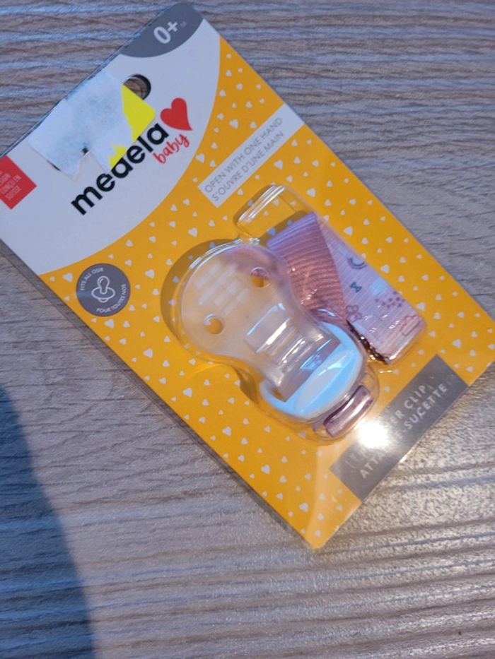 Attache Tétine fille