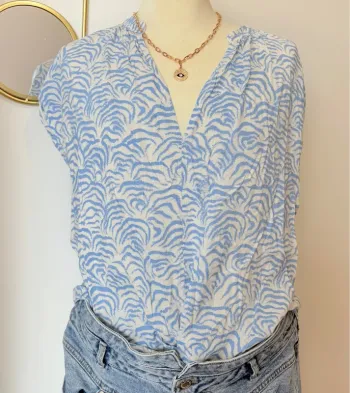 Blouse sans manche fluide crème et bleu ciel imprimé vague taille M H&M