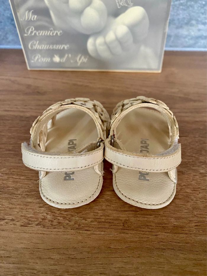 Première paire de chaussure pour bébé taille 16 - photo numéro 5