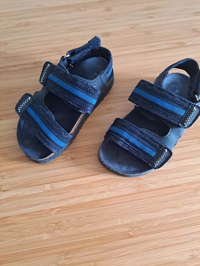 Sandale kiabi pointure 23