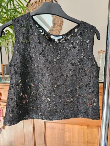 Top en dentelle noir