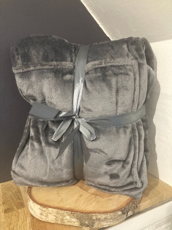 Plaid sweat à capuche gris tout doux taille L/XL neuf jamais utilisé - photo numéro 3