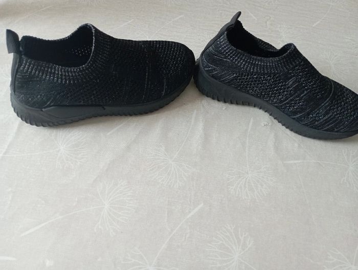 Basket à enfilée noir et gris taille 32 5€ - photo numéro 2