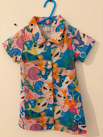 Robe chemise bébé requin (baby shark)  Shein 18/24 mois – Très bon état