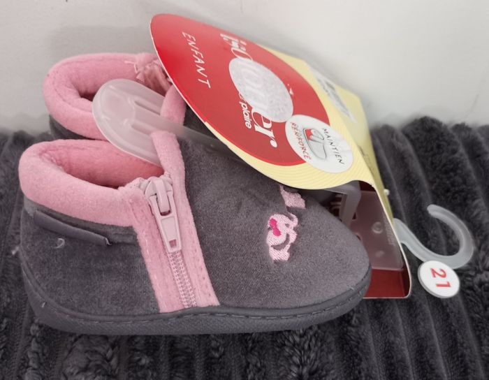 Chaussons Isotoner P21 neufs - photo numéro 3