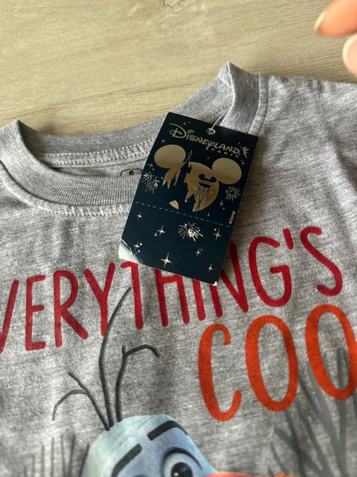 T-shirt Olaf 6ans Disneyland neuf avec étiquette - photo numéro 2