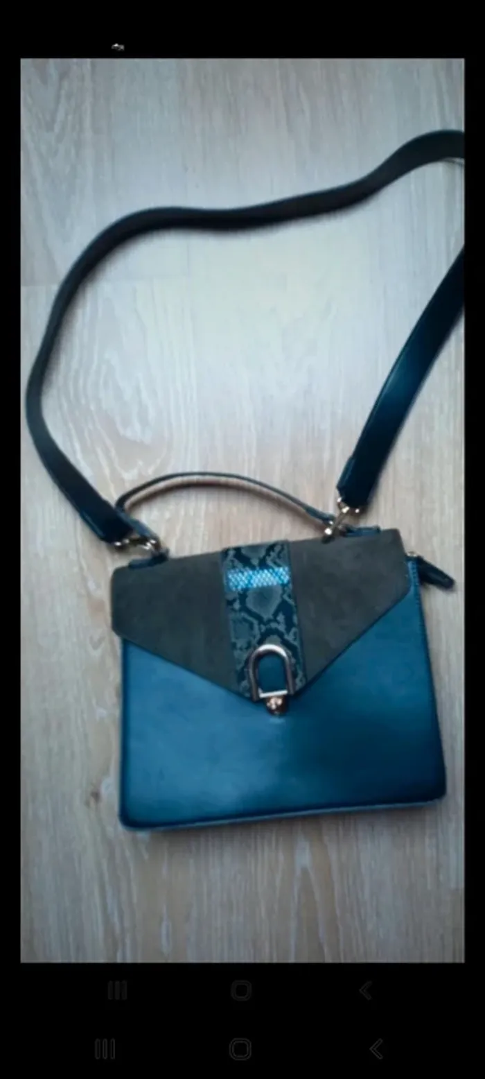 Sac Bata bleu marine détail python neuf - photo numéro 4