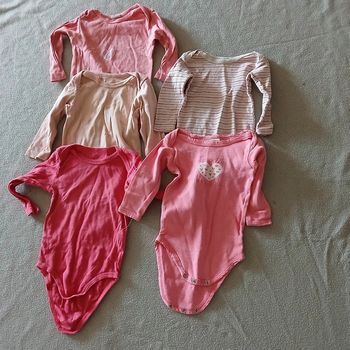 Lot bodies 9 mois