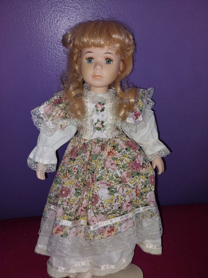 Poupee porcelaine