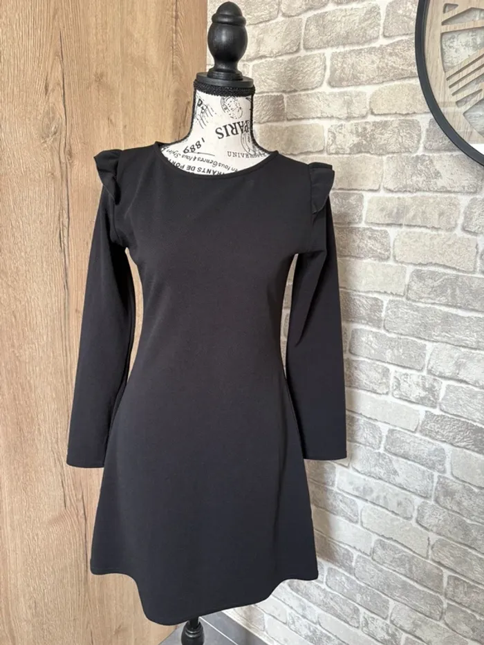 Robe noire manches longues taille 34