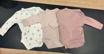 Lot de bodys bébé - Kiabi - manches longues - O mois - parfait état