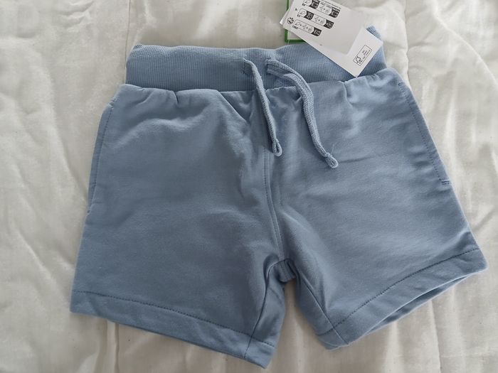 Short 2-3 ans neuf