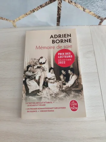 Livre poche mémoire de soie Borne
