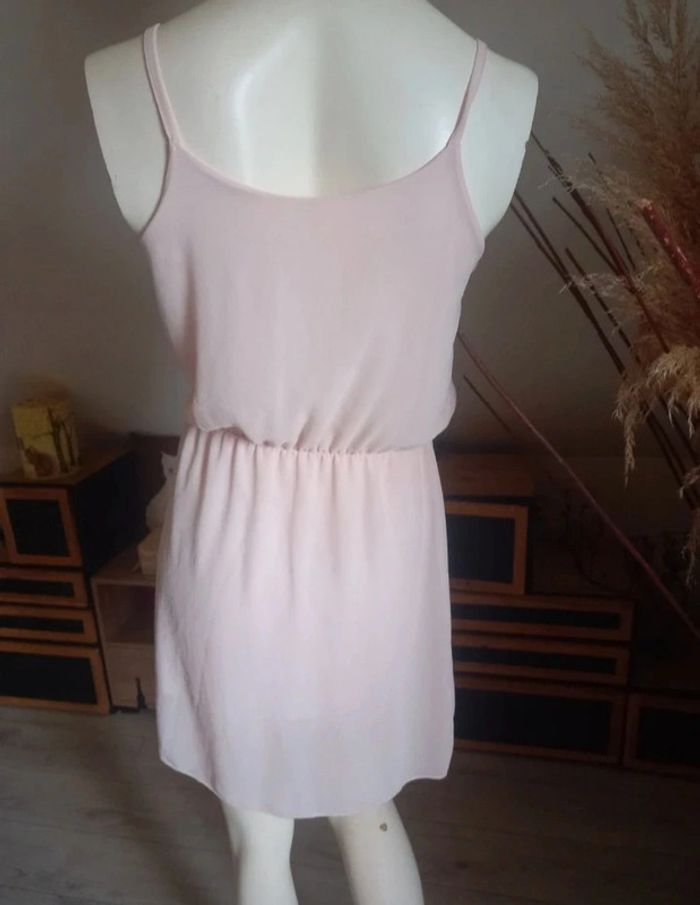 Jolie robe rose taille S - photo numéro 5