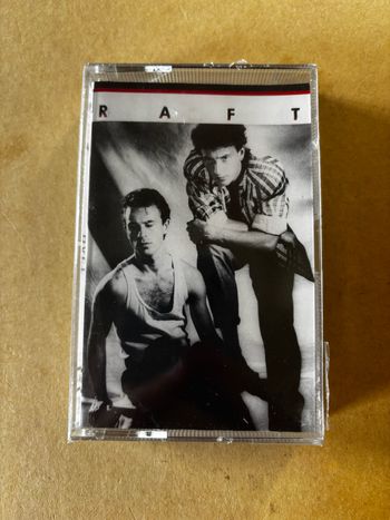 Cassette audio neuve sous blister Raft It’s growing light