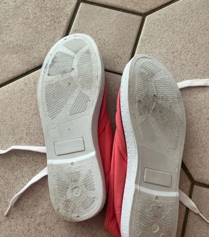 Paire de baskets en toile pointure 38 - photo numéro 2