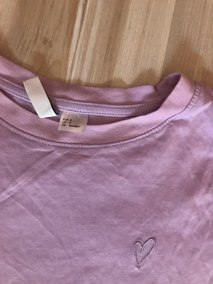 tee shirt lilas avec motif coeur - photo numéro 2