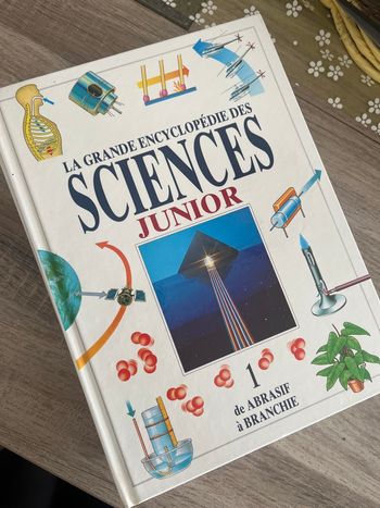 Lot de livres « la grande encyclopédie des sciences - Junior »