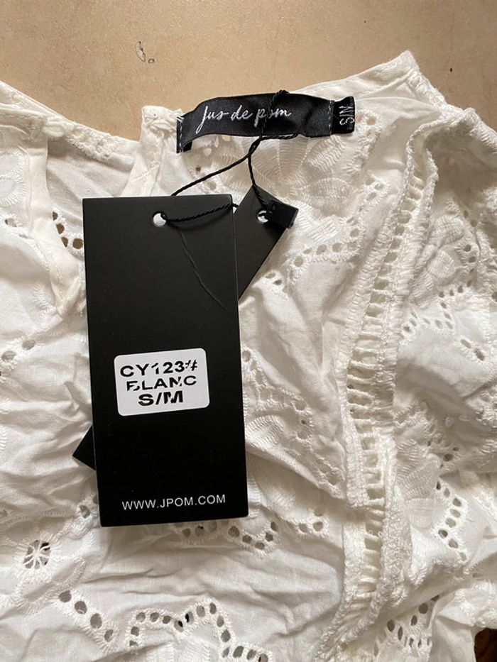 Jolie Blouse Romantique Avec Broderie Anglaise Er Volant Taille S-M - photo numéro 10