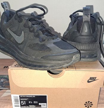 Baskets Nike AirMax Noires.P38. 60€