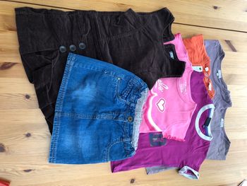 Lot tee-shirts / jupe/ robe