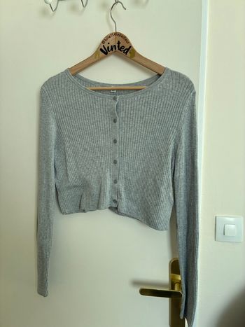 Top court manches longues gris côtelé à boutons Uniqlo – Taille M – Très bon état