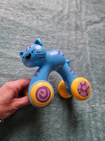 Jouet chat qui avance