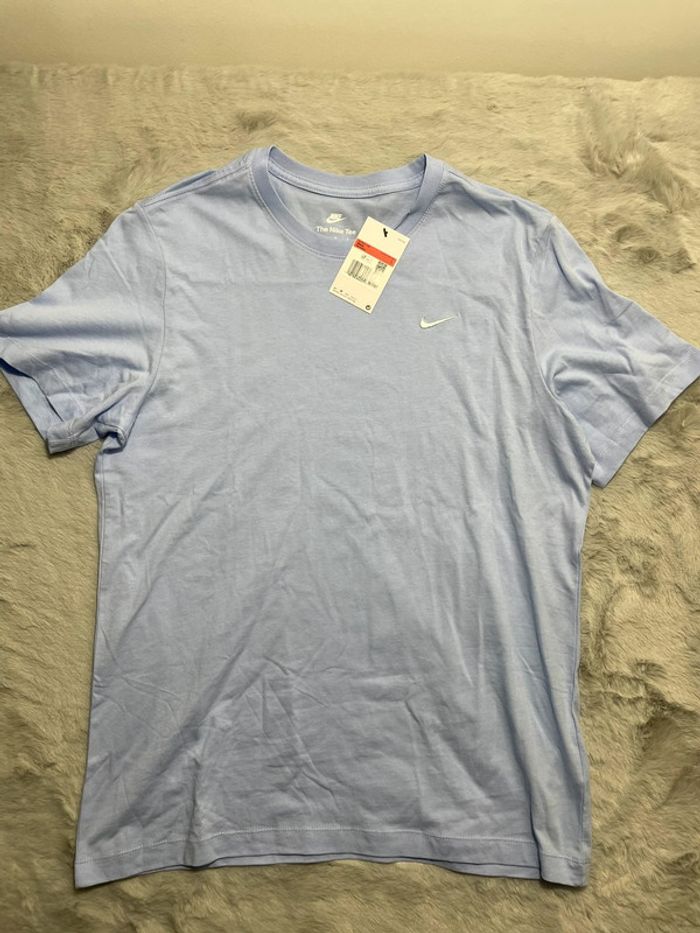 T-shirt Nike bleu clair logo brodé blanc 🩵 Taille L - photo numéro 3