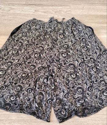 Short mi-long à motifs extensible