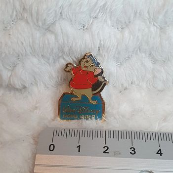 Pins broche badge pin's metal vintage bernard et bianca walt disney home video pin