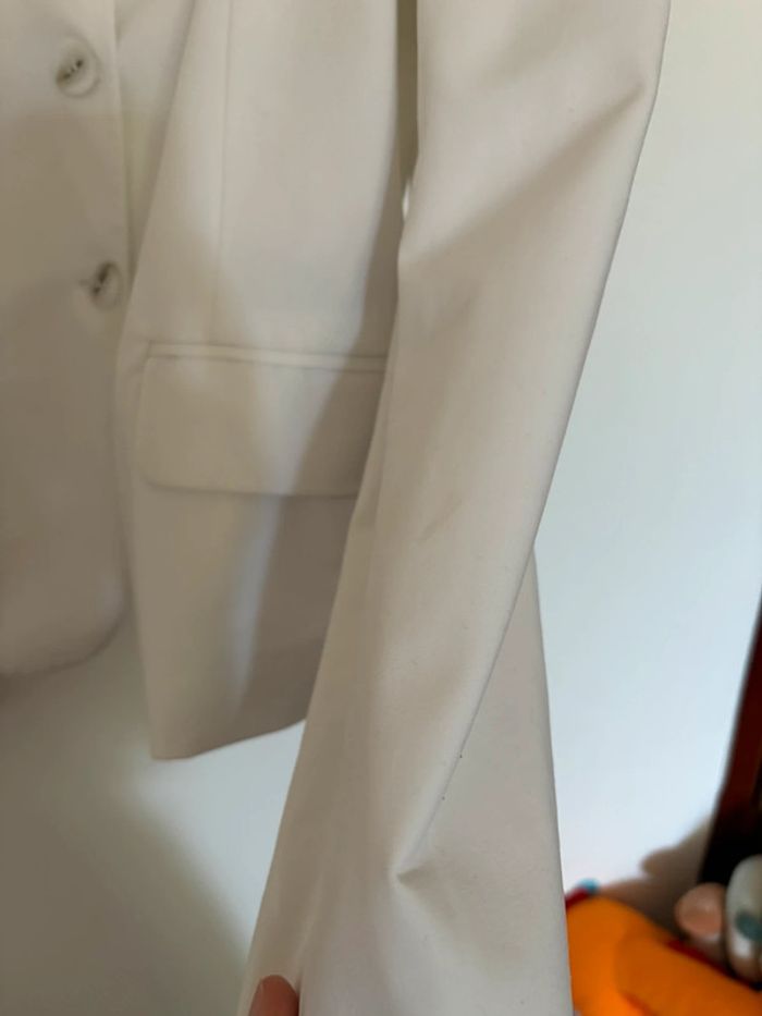 Blazer original avec épaules dénudées - photo numéro 3