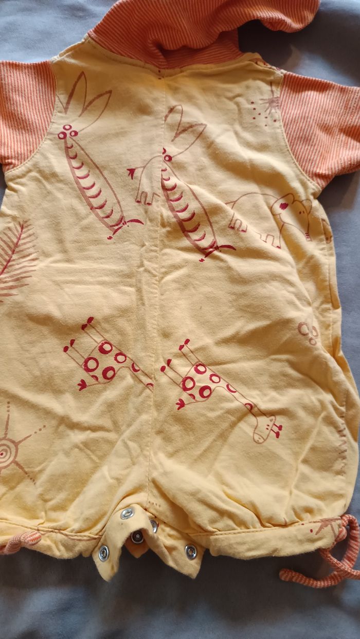 Salopette courte. Salopette longue. Tee shirt - photo numéro 4