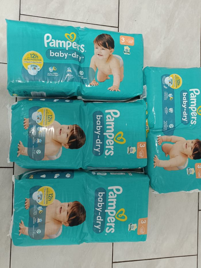 Couches Pampers