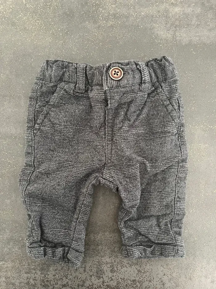 Pantalon gris « tweed » taille 1 mois marque Kiabi