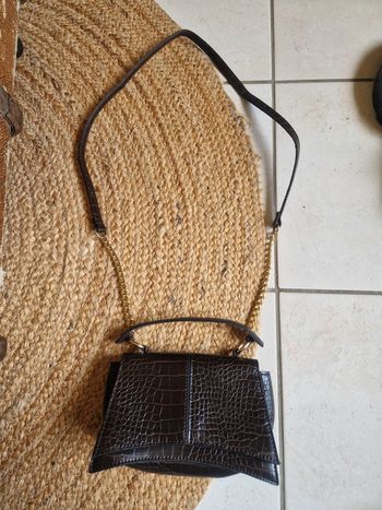 Jolie petit sac à main ou à bandoulière marron effet croco primark