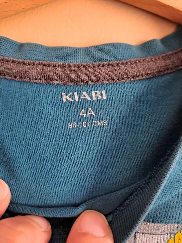 T-shirt garçon 4 ans bleu ML dessin craquelé kiabi tbe - photo numéro 5