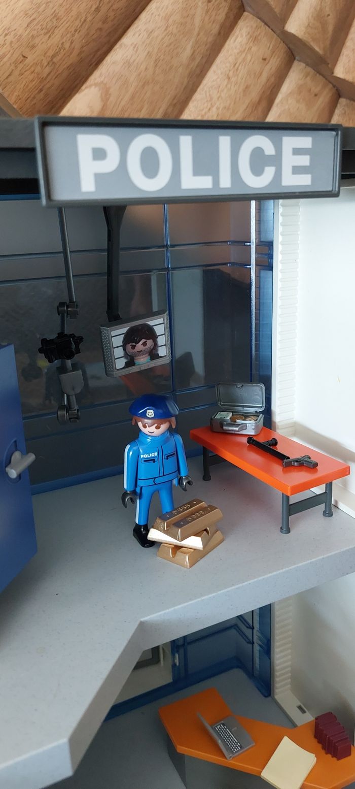 Commissariat de police playmobil grand modèle - photo numéro 5