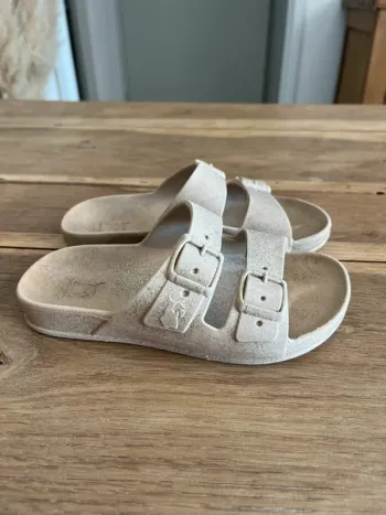 Claquettes beiges/dorées à paillettes Cacatoès