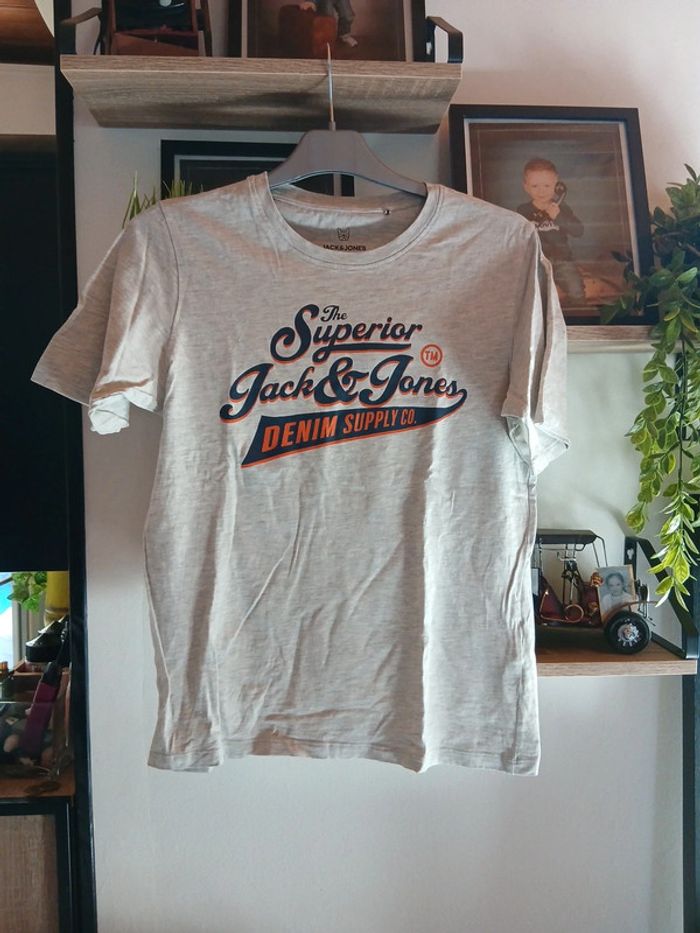 T-shirt jack et Jones taille 16 ans