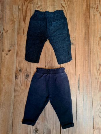 Lot de 2 pantalons pour bebe fille.