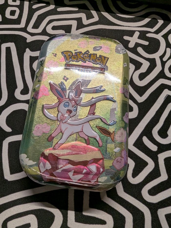 Mini tin évolutions prismatiques ev8.5 nymphali