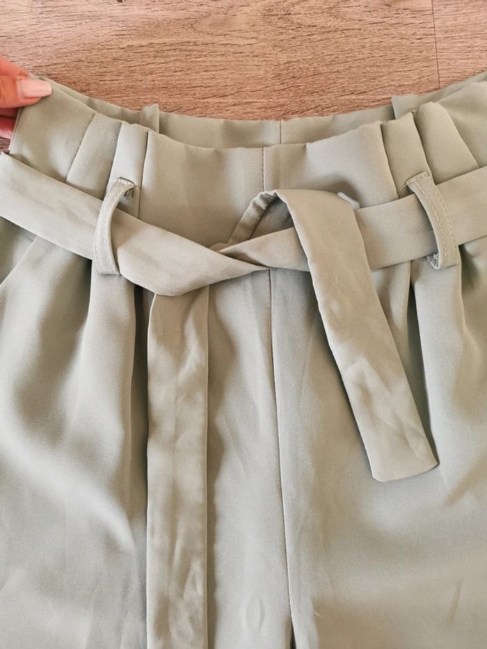 Pantalon carotte à nouer avec une ceinture vert sauge - New collection - photo numéro 4