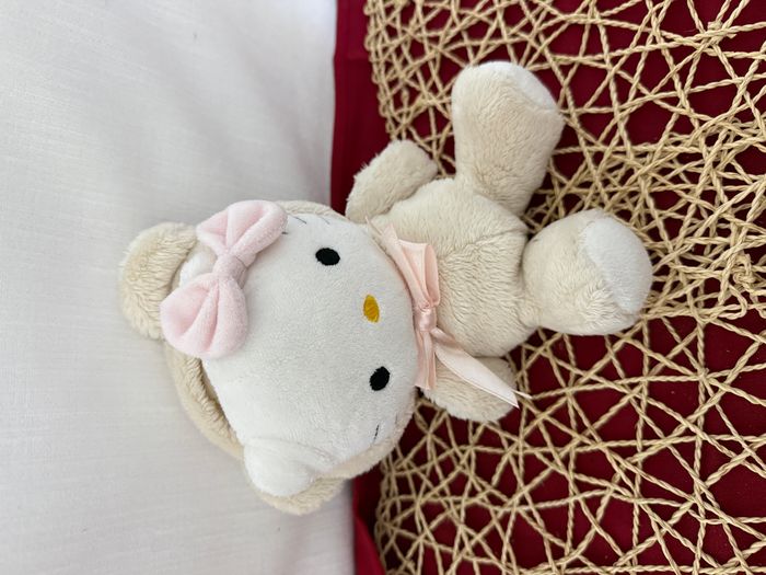 Doudou chat HELLO KITTY déguisé en ours blanc SANRIO - photo numéro 4