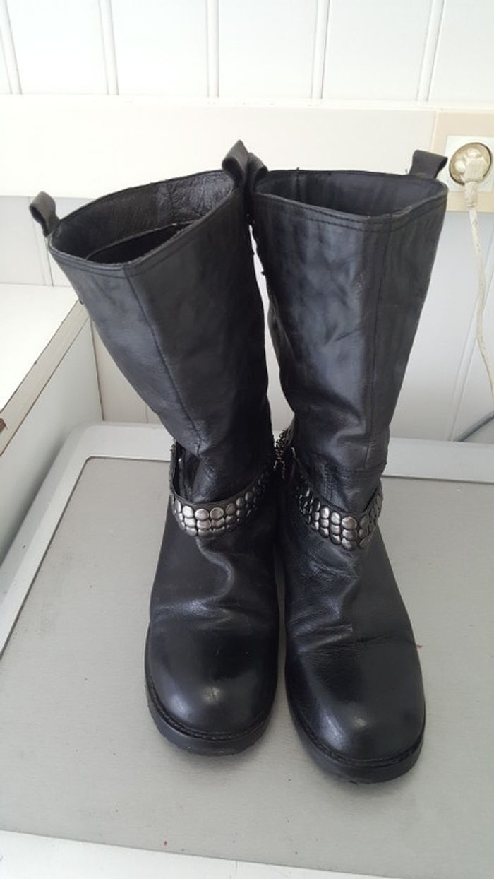 Mi bottes texto à chaines en cuir