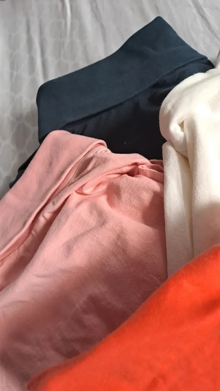 Lot de 4 sous pulls taille 14 ans - photo numéro 3