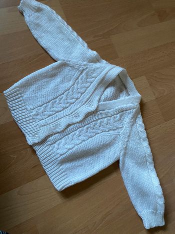 Gilet blanc correspond à un 2 ans