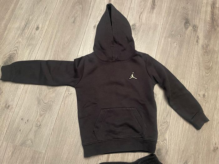 Jordan - ensemble noir sweat à capuche + pantalon jogging . 5/6 ans . 11O/116 cnn - photo numéro 2