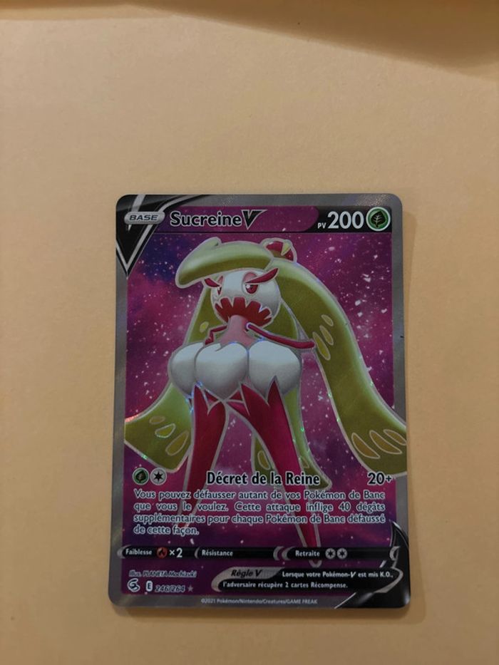 Carte Pokémon sucreine V 246/264 poing de fusion