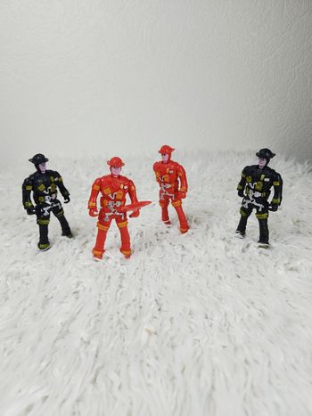 Lot de 4 figurines Pompiers marque JouéClub 🎅