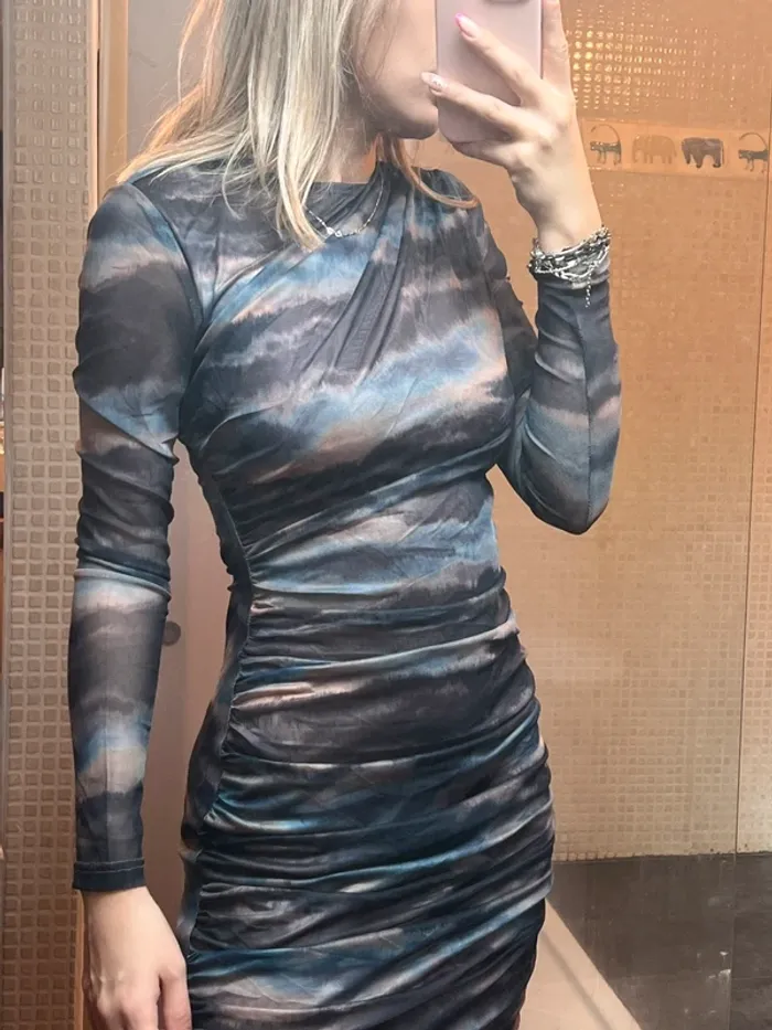 Robe moulante - photo numéro 2